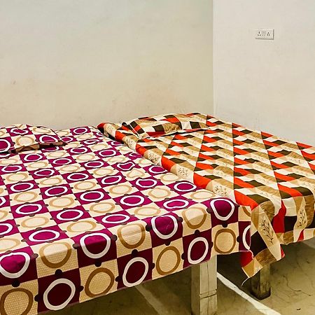 Om Sai Guest House Varanasi Bagian luar foto