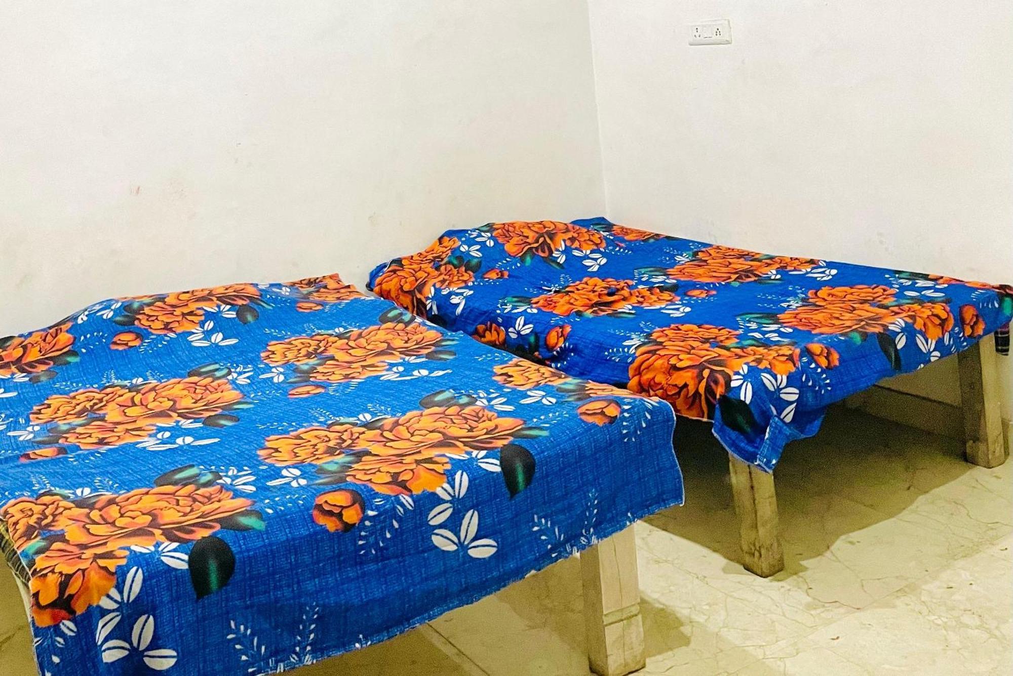 Om Sai Guest House Varanasi Bagian luar foto
