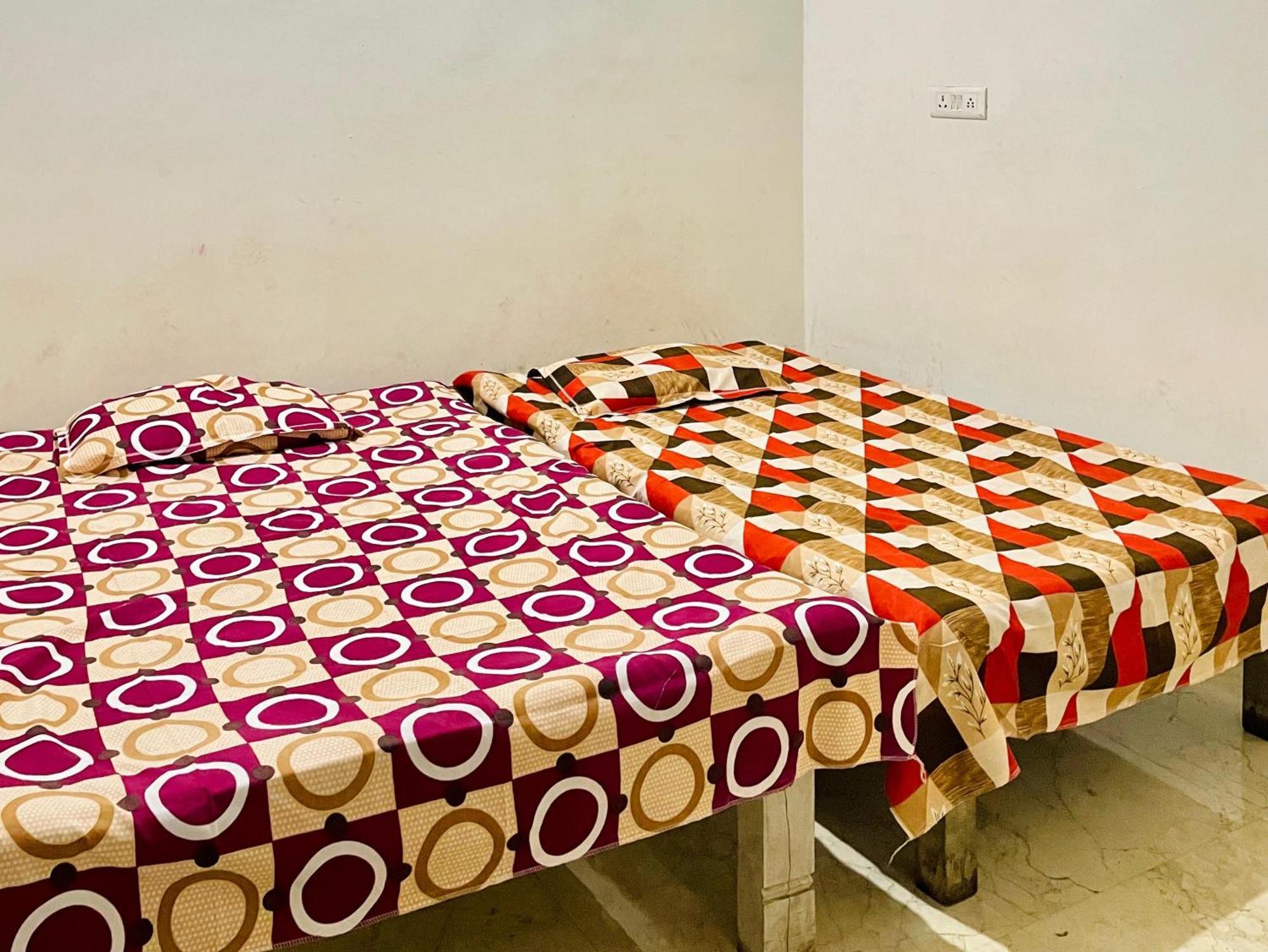 Om Sai Guest House Varanasi Bagian luar foto