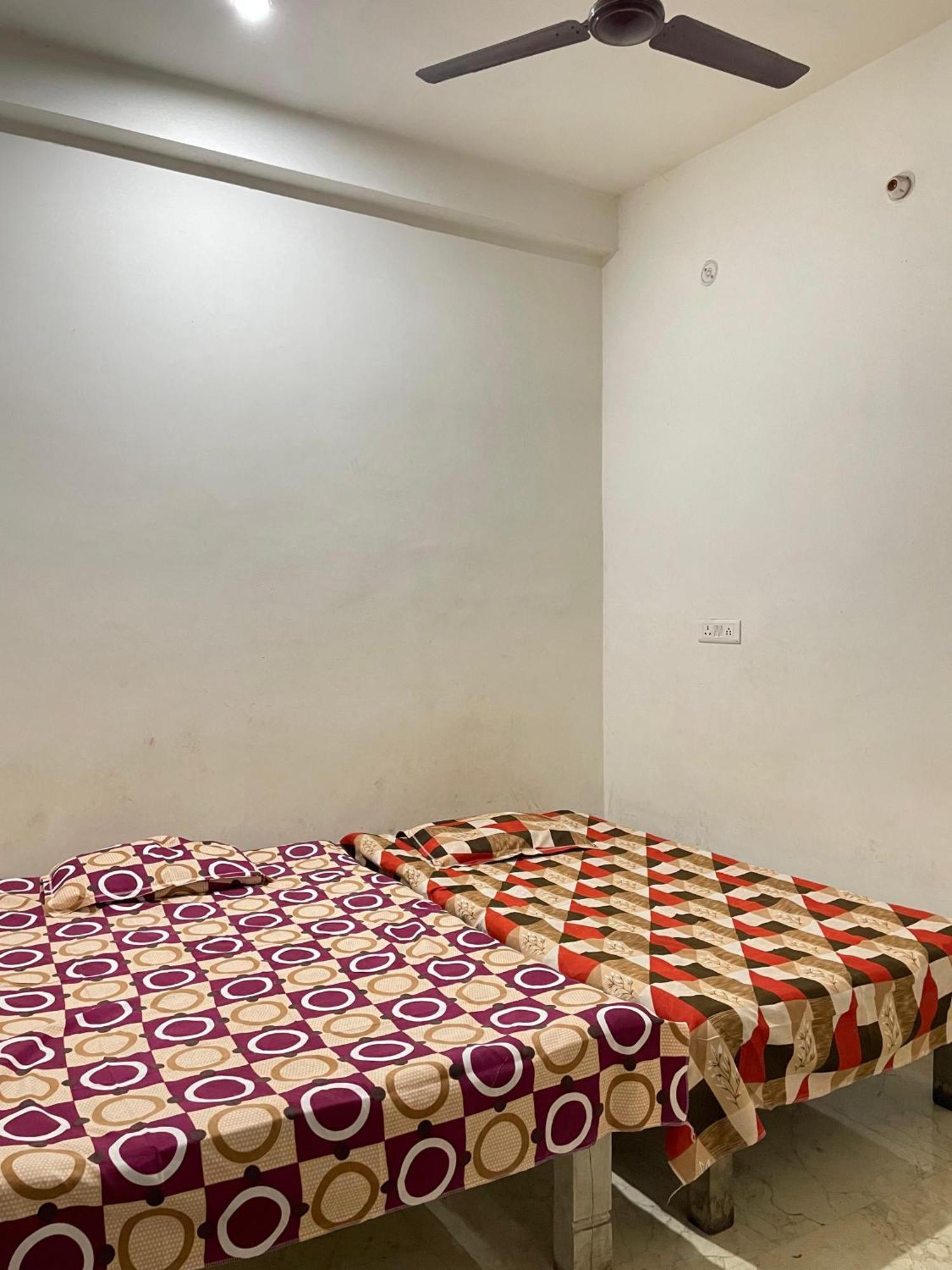 Om Sai Guest House Varanasi Bagian luar foto